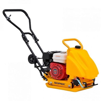 Виброплита SKIPER C60H-WMT (Honda GX160, 5.5л.с., плита 53х37см., 11кН, 25м/мин, рез. ковр, колёса)