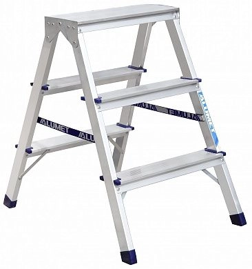 Лестница-стремянка алюм. двухсторонняя с шир. риф. ступенями AD (3 ступ. 65/71см 2.6кг) АЛЮМЕТ