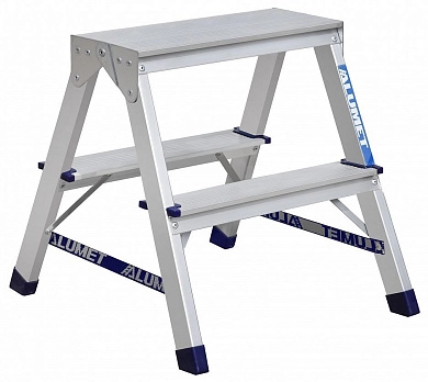 Лестница-стремянка алюм. двухсторонняя с шир. риф. ступенями AD (2 ступ. 43/48см 1.9кг) АЛЮМЕТ